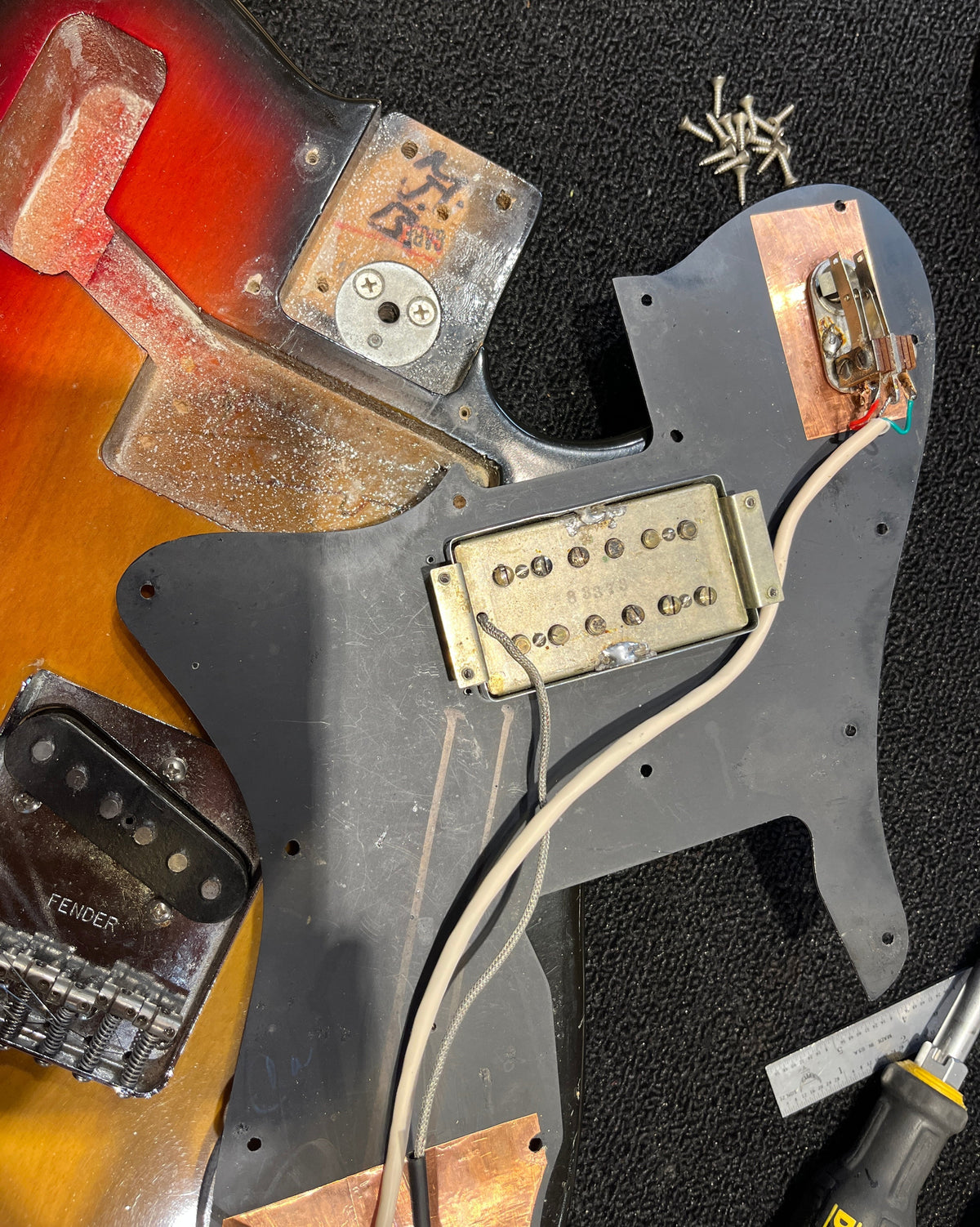 Fender Telecaster Custom Sunburst 1974 - Angle 13 | MUSICTONER