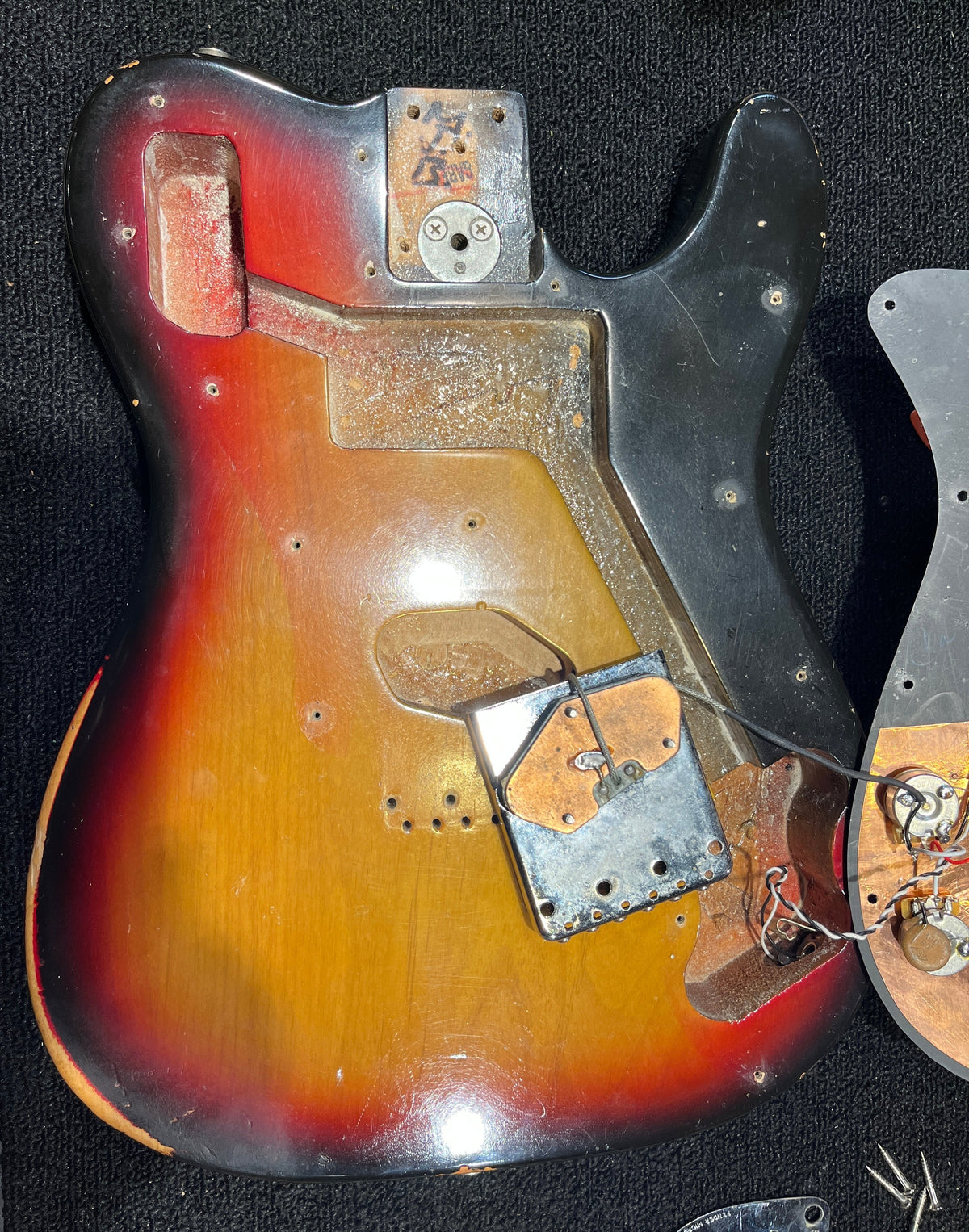 Fender Telecaster Custom Sunburst 1974 - Angle 10 | MUSICTONER