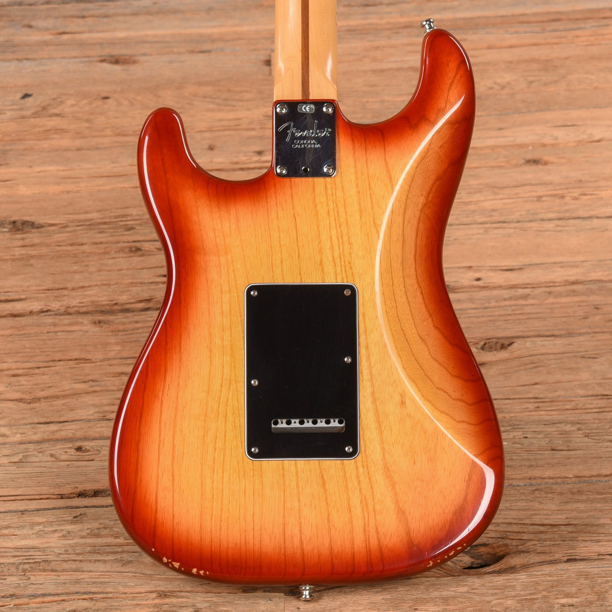 Fender American Fat Stratocaster Sienna Sunburst 2002 - Angle 3 | MUSICTONER