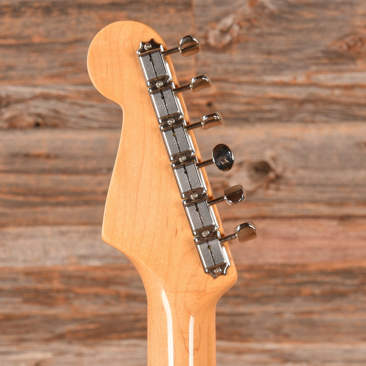 Fender American Original '50s Stratocaster Gold 2019 - Angle 7 | MUSICTONER