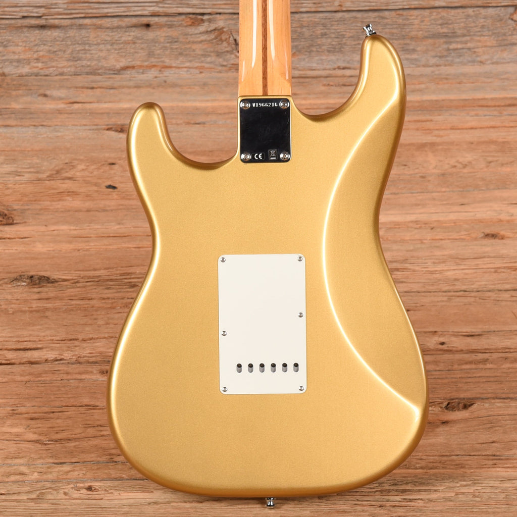 Fender American Original '50s Stratocaster Gold 2019 - Angle 3 | MUSICTONER