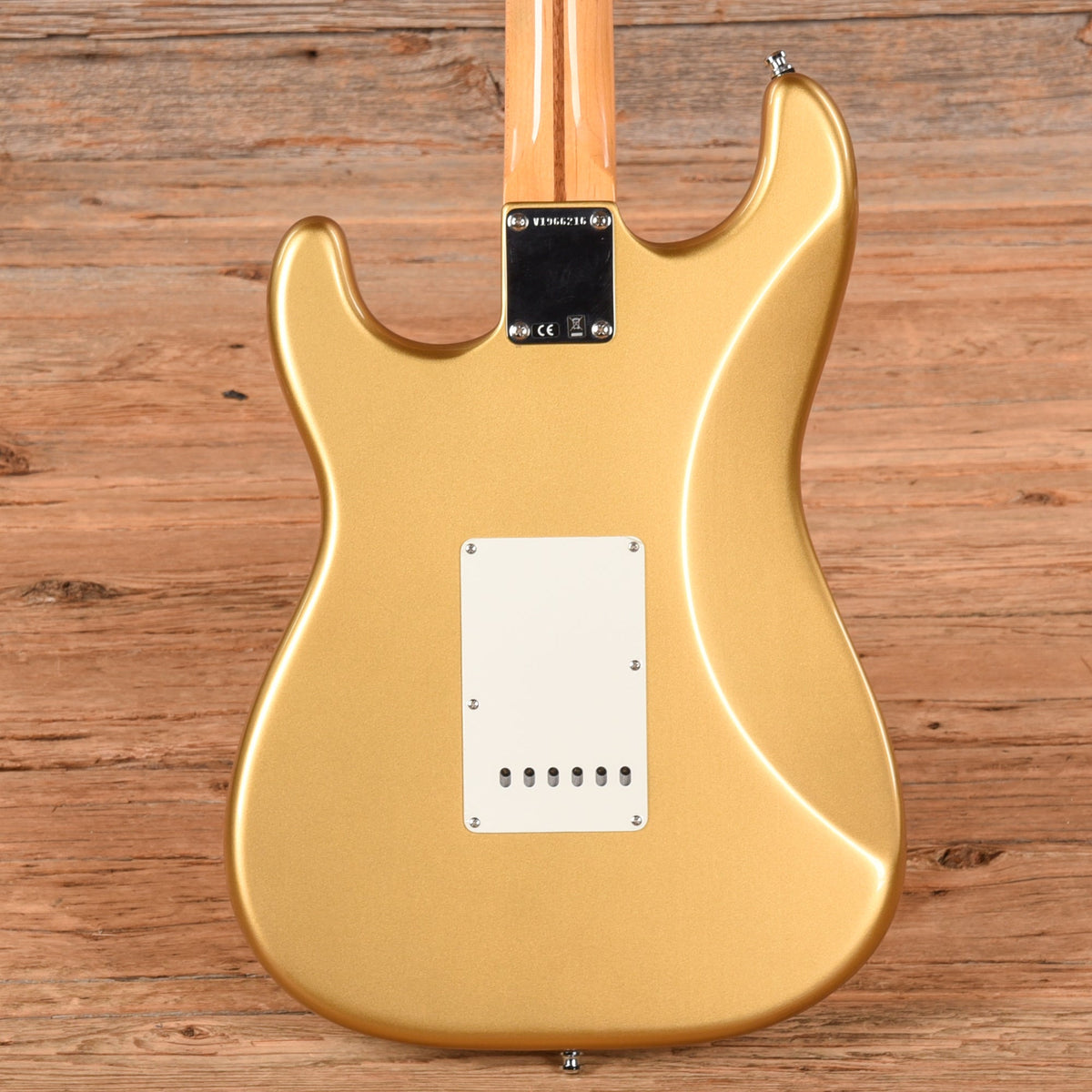 Fender American Original '50s Stratocaster Gold 2019 - Angle 3 | MUSICTONER