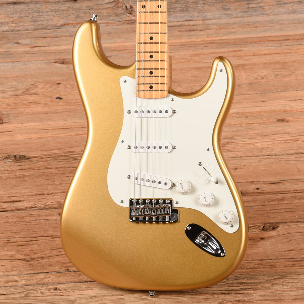 Fender American Original '50s Stratocaster Gold 2019 - Angle 2 | MUSICTONER