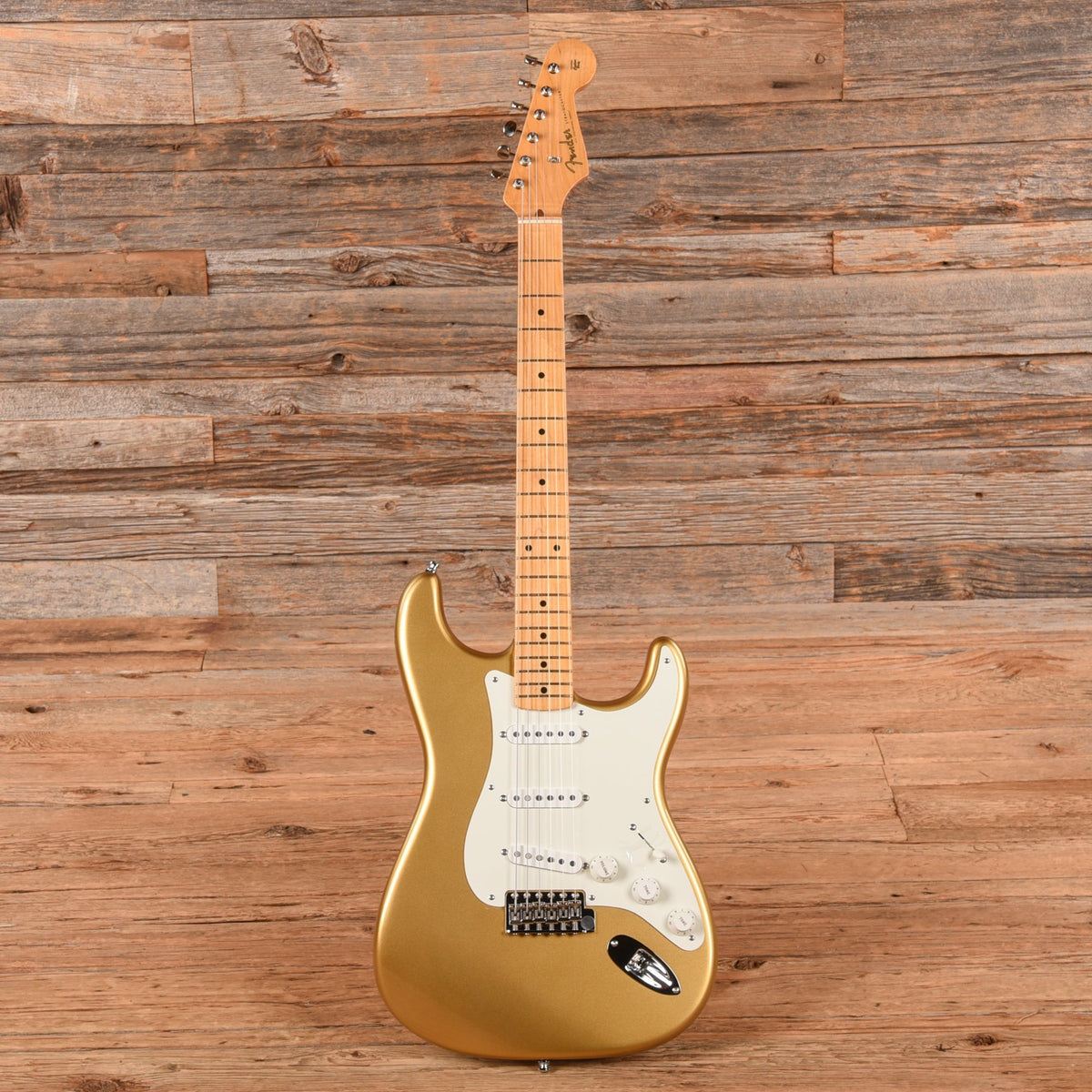 Fender American Original '50s Stratocaster Gold 2019 - Angle 4 | MUSICTONER
