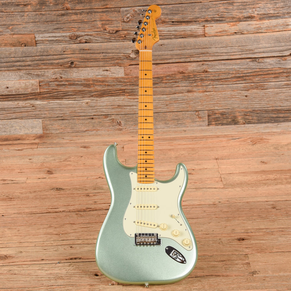 Fender American Professional II Stratocaster Mystic Surf Green 2024 - Angle 4 | MUSICTONER