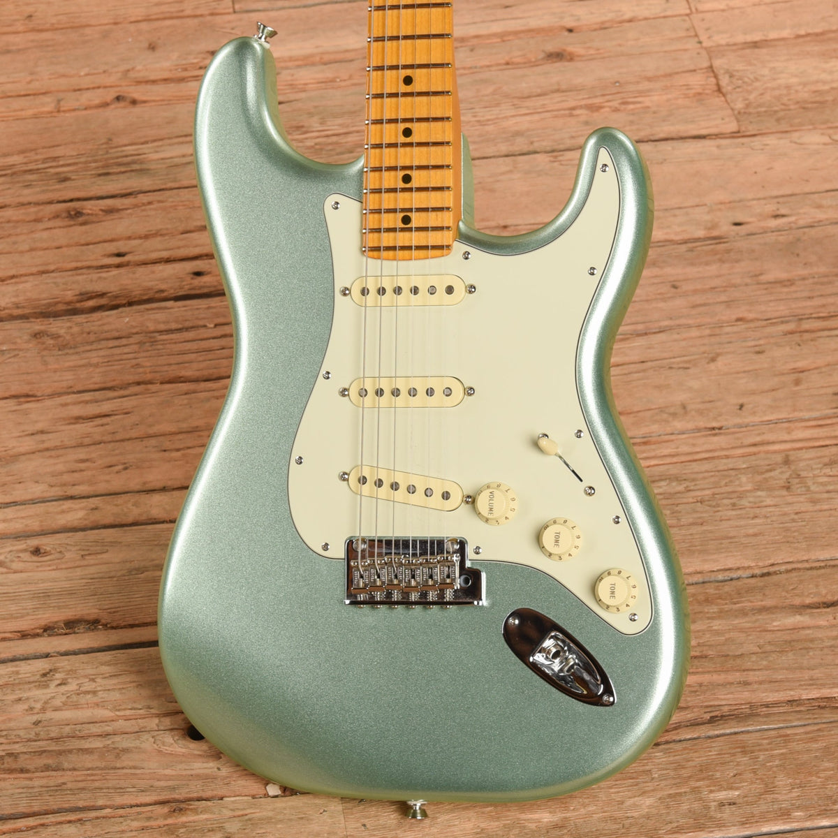 Fender American Professional II Stratocaster Mystic Surf Green 2024 - Angle 2 | MUSICTONER
