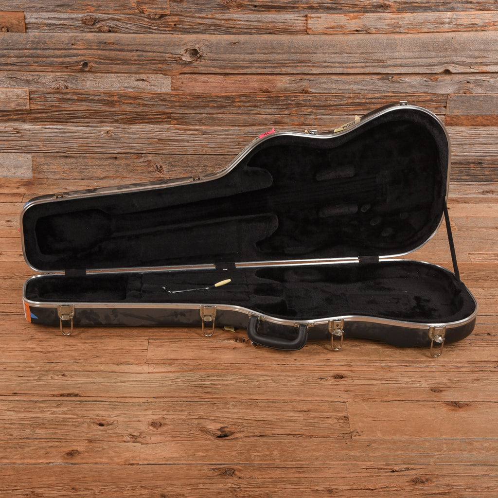 Fender American Professional Stratocaster Black 2017 - Angle 9 | MUSICTONER