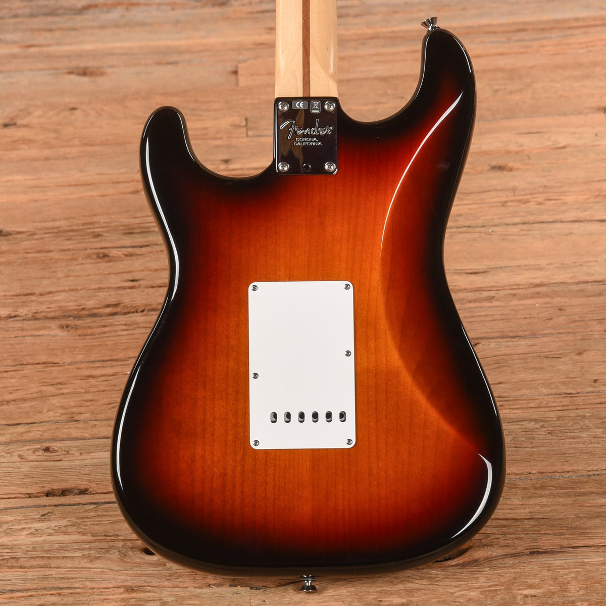 Fender American Standard Stratocaster Sunburst 2012 - Angle 3 | MUSICTONER