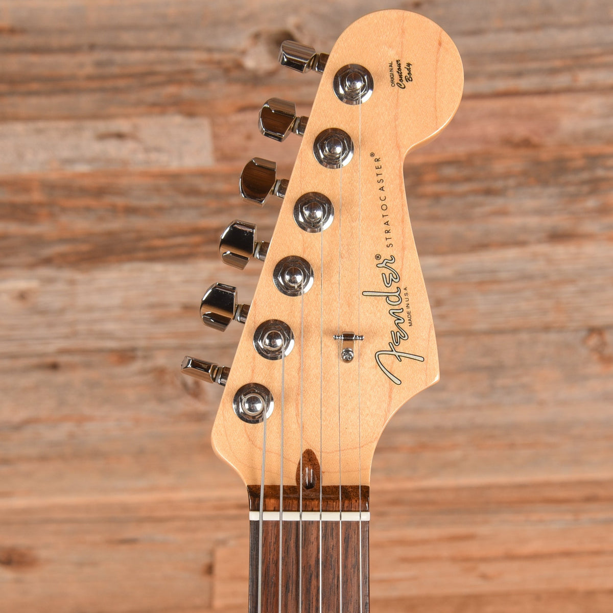 Fender American Standard Stratocaster Sunburst 2012 - Angle 6 | MUSICTONER