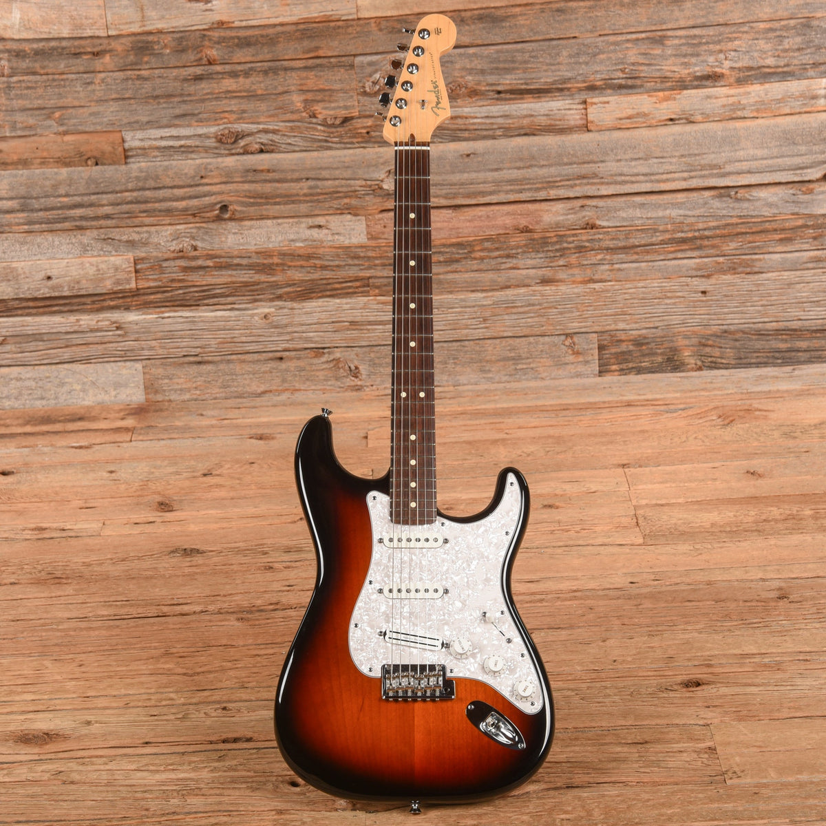 Fender American Standard Stratocaster Sunburst 2012 - Angle 4 | MUSICTONER