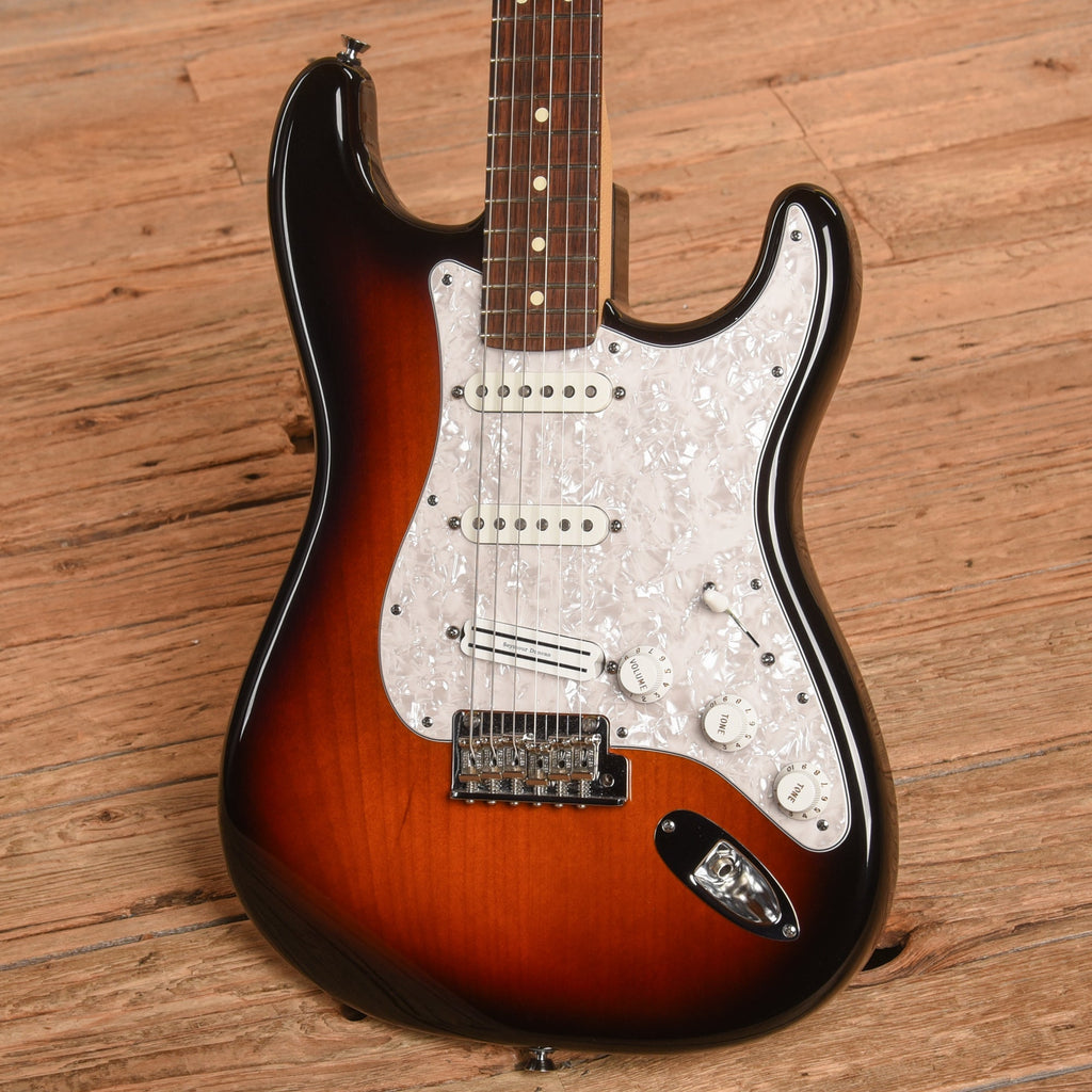Fender American Standard Stratocaster Sunburst 2012 - Angle 2 | MUSICTONER
