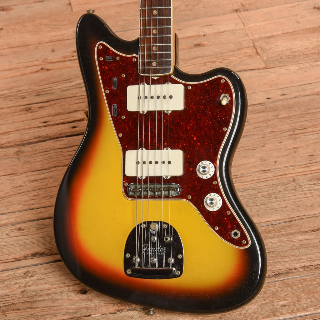 Fender Jazzmaster Sunburst 1966 - Angle 2 | MUSICTONER