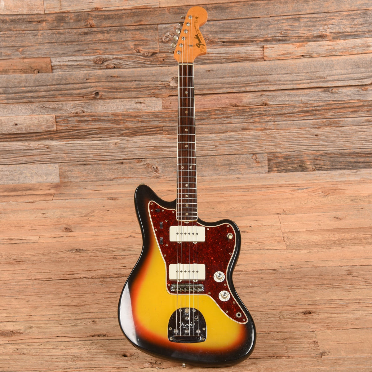 Fender Jazzmaster Sunburst 1966 - Angle 4 | MUSICTONER