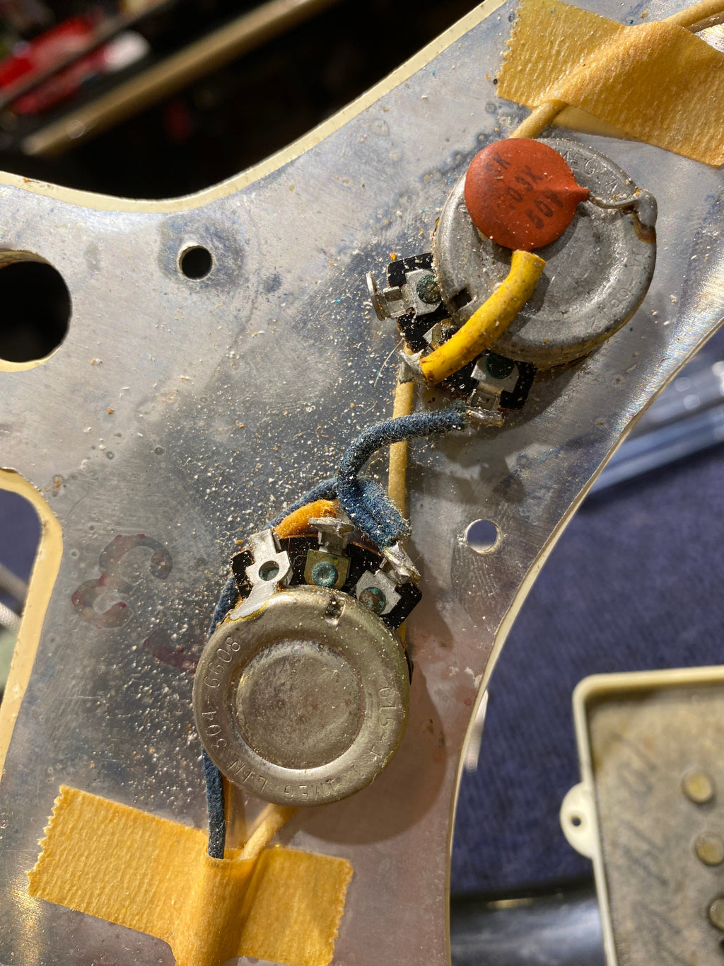 Fender Jazzmaster Sunburst 1966 - Angle 14 | MUSICTONER