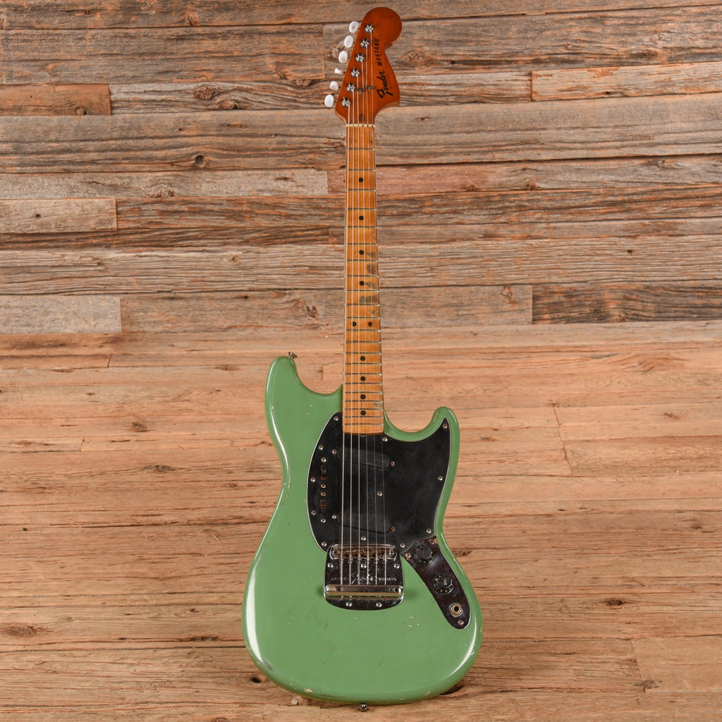 Fender Mustang Green Refin 1977 - Angle 4 | MUSICTONER