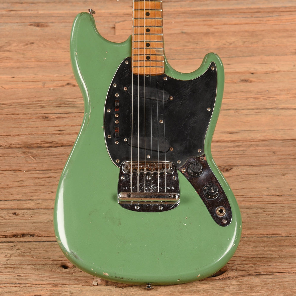 Fender Mustang Green Refin 1977 - MUSICTONER
