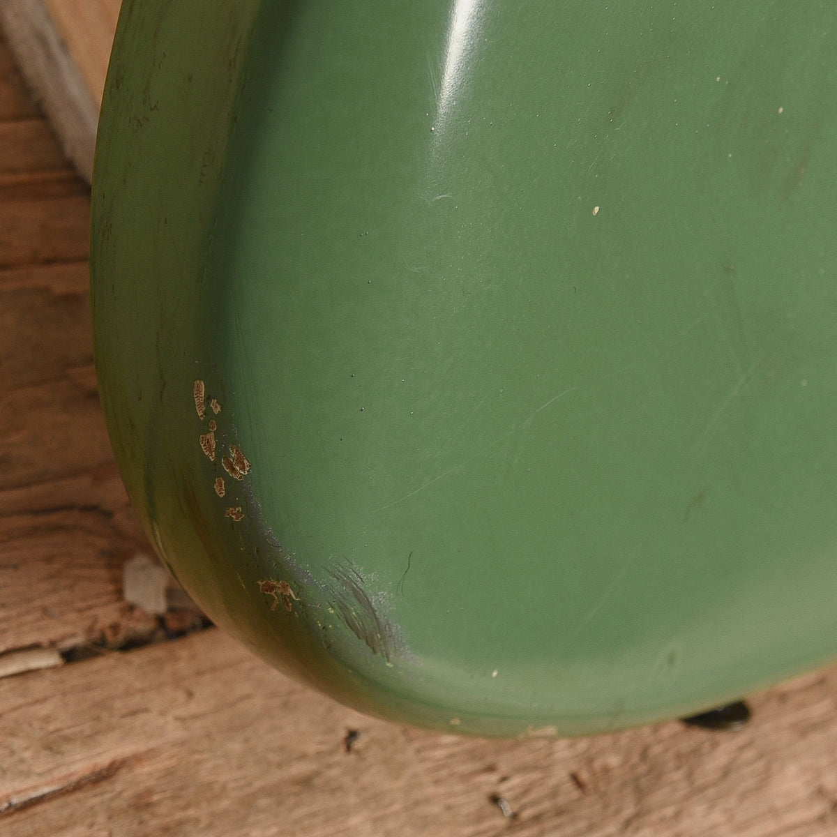 Fender Mustang Green Refin 1977 - Angle 9 | MUSICTONER