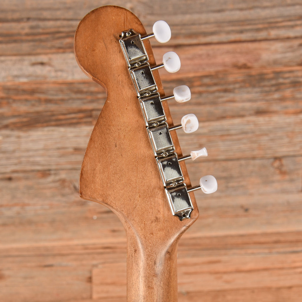 Fender Mustang Green Refin 1977 - Angle 7 | MUSICTONER