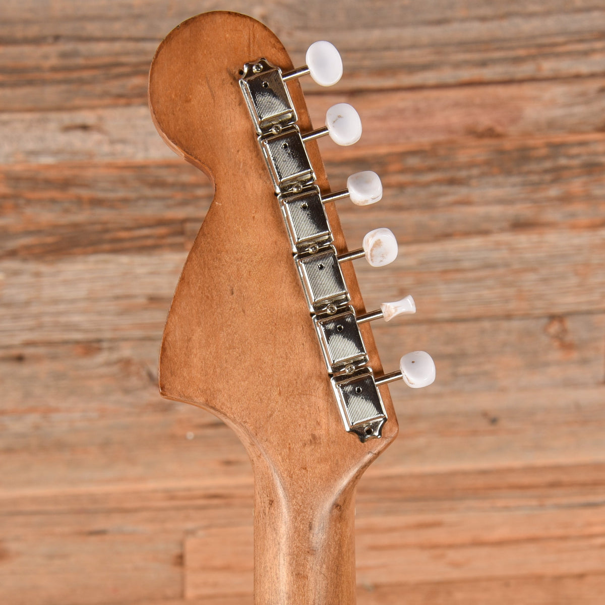 Fender Mustang Green Refin 1977 - Angle 7 | MUSICTONER