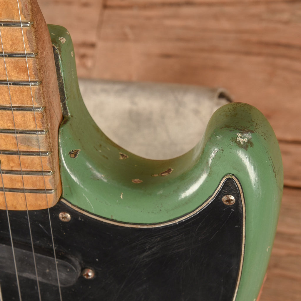Fender Mustang Green Refin 1977 - Angle 10 | MUSICTONER