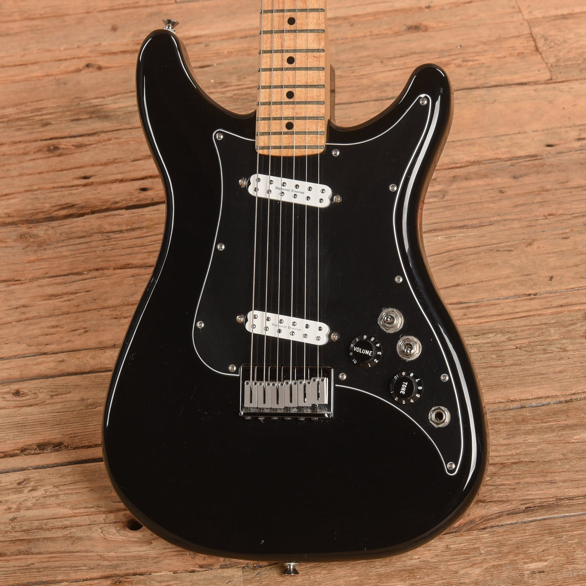 Fender Player Lead II Black - Angle 2 | MUSICTONER
