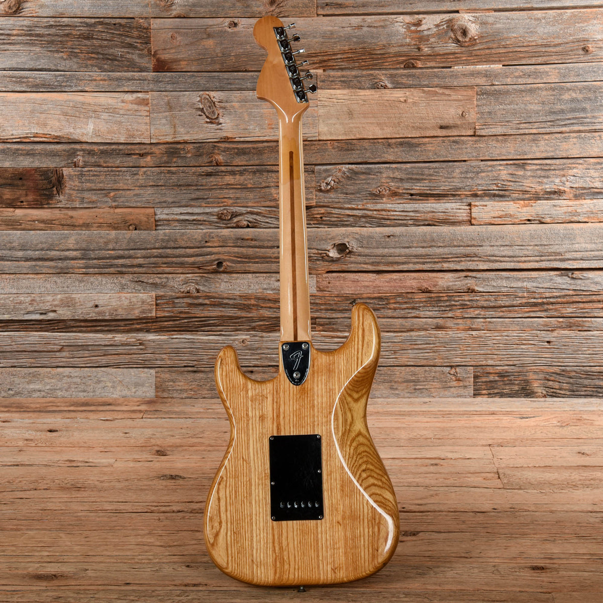 Fender Stratocaster Natural 1979 - Angle 5 | MUSICTONER