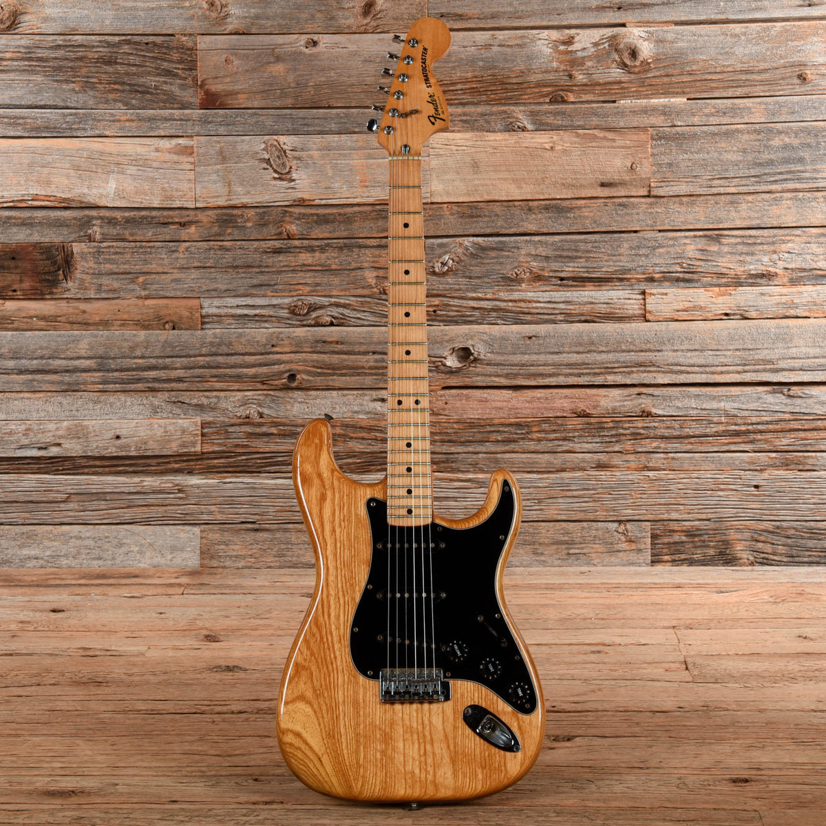 Fender Stratocaster Natural 1979 - Angle 4 | MUSICTONER