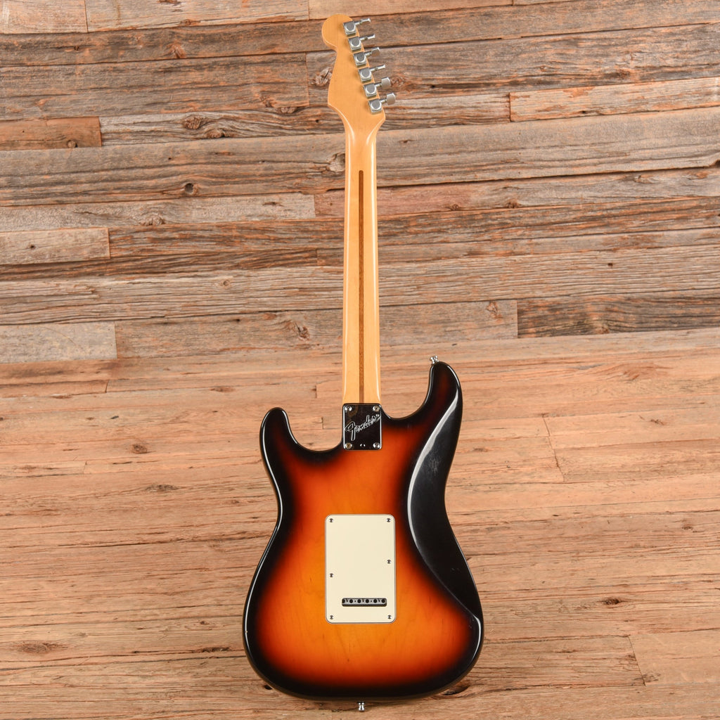 Fender Stratocaster Plus 3-Color Sunburst 1999 - Angle 5 | MUSICTONER