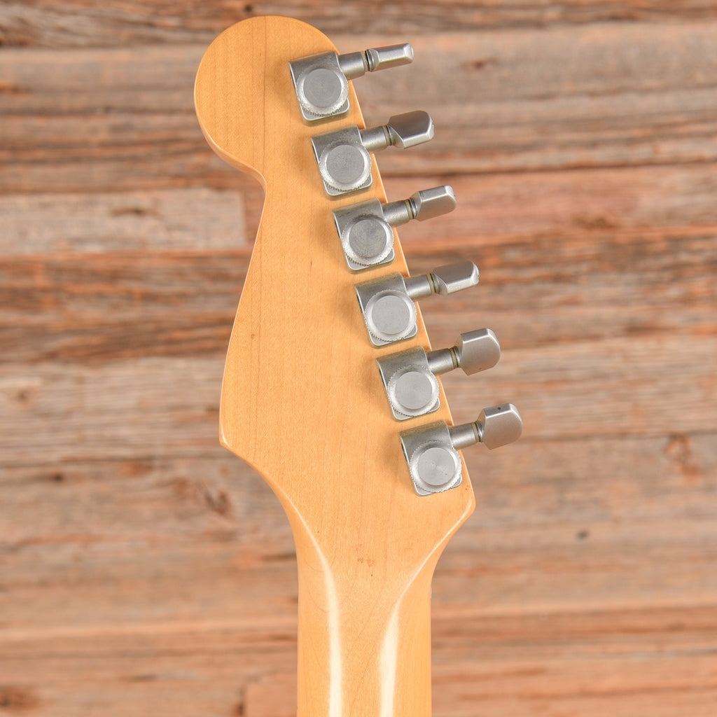 Fender Stratocaster Plus 3-Color Sunburst 1999 - Angle 7 | MUSICTONER