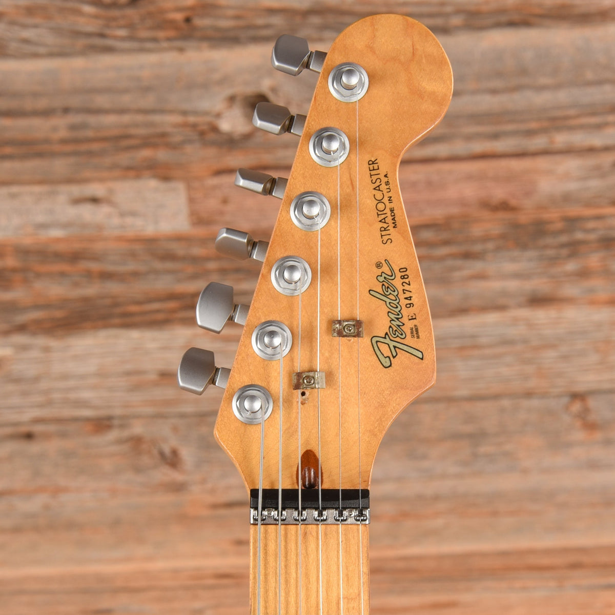 Fender Stratocaster Plus Vintage White 1990 - Angle 6 | MUSICTONER