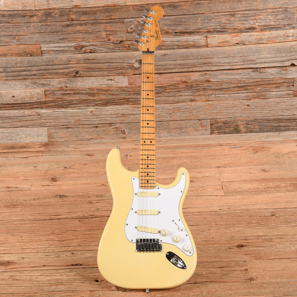 Fender Stratocaster Plus Vintage White 1990 - Angle 4 | MUSICTONER