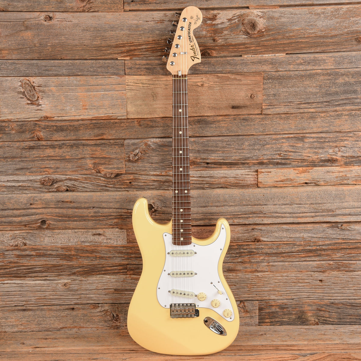 Fender Yngwie Malmsteen Signature Stratocaster Vintage White 2017 - Angle 4 | MUSICTONER