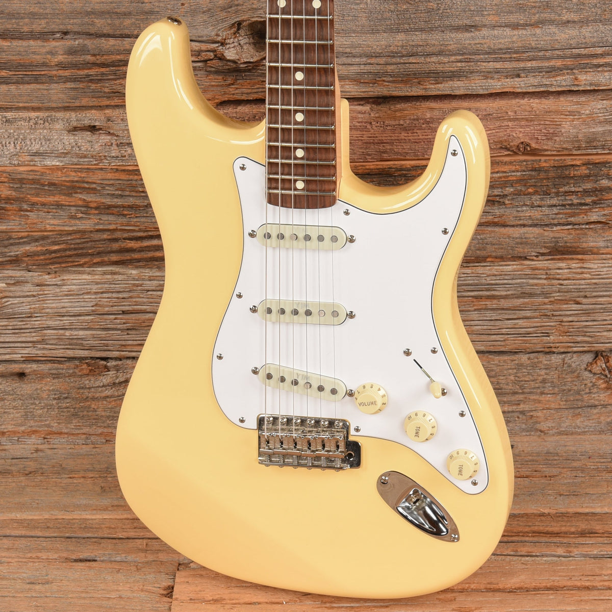 Fender Yngwie Malmsteen Signature Stratocaster Vintage White 2017 - Angle 2 | MUSICTONER