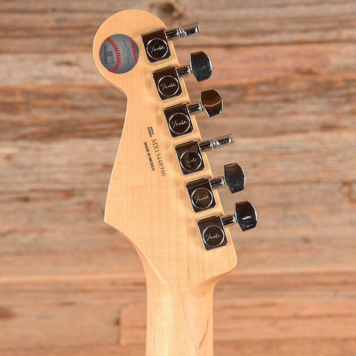 Fender Phillies Stratocaster 2014 - John Oates - Angle 7 | MUSICTONER