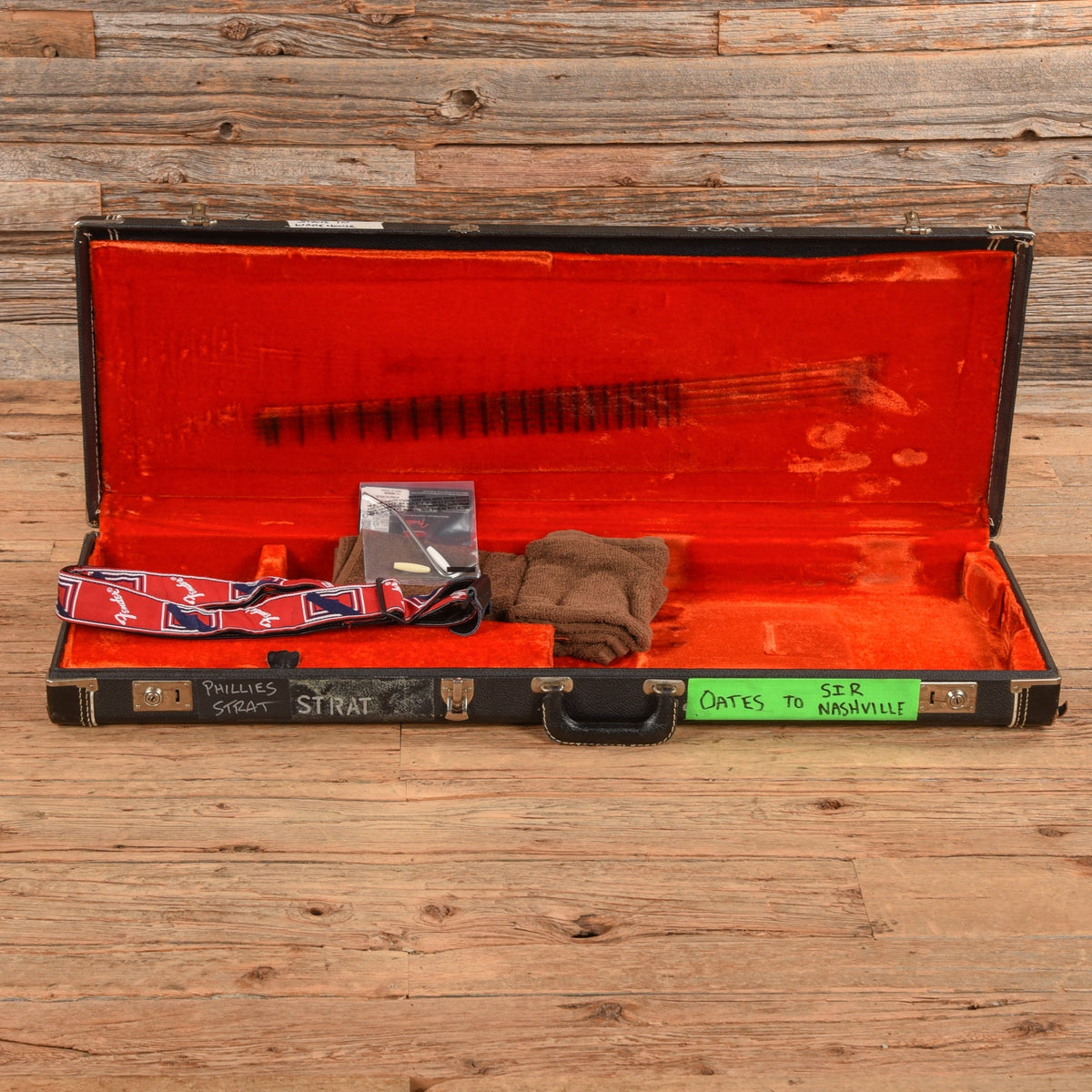 Fender Phillies Stratocaster 2014 - John Oates - Angle 9 | MUSICTONER