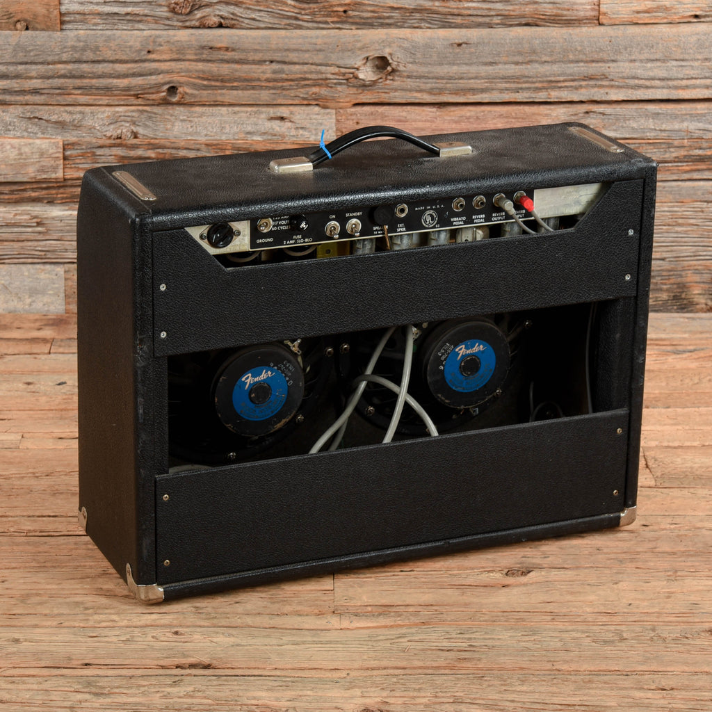 Fender Vibrolux Reverb 2-Channel 35-Watt 2x10" Guitar Combo  1967 - Angle 2 | MUSICTONER