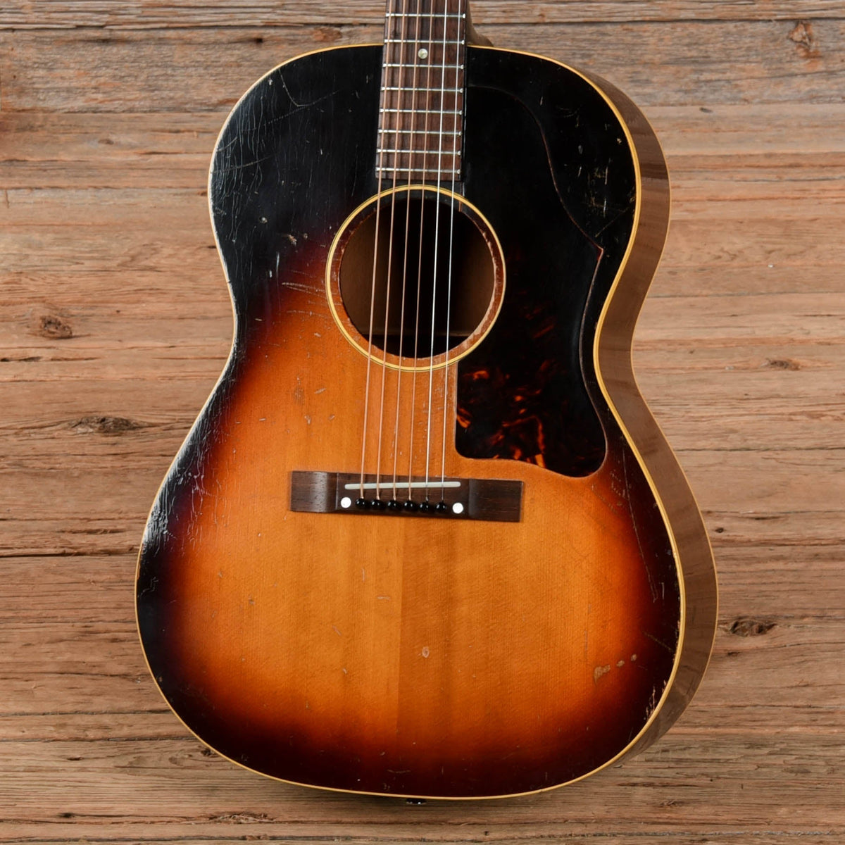 Gibson LG-1 Sunburst 1960 - Angle 2 | MUSICTONER