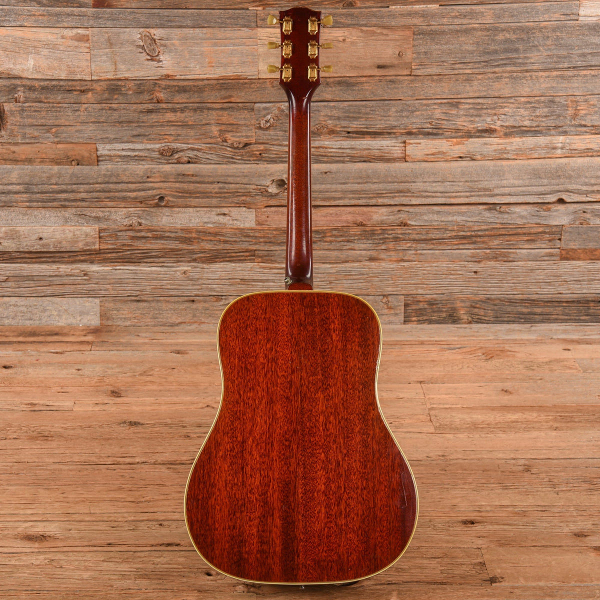 Gibson Hummingbird Sunburst 1965 - Angle 5 | MUSICTONER