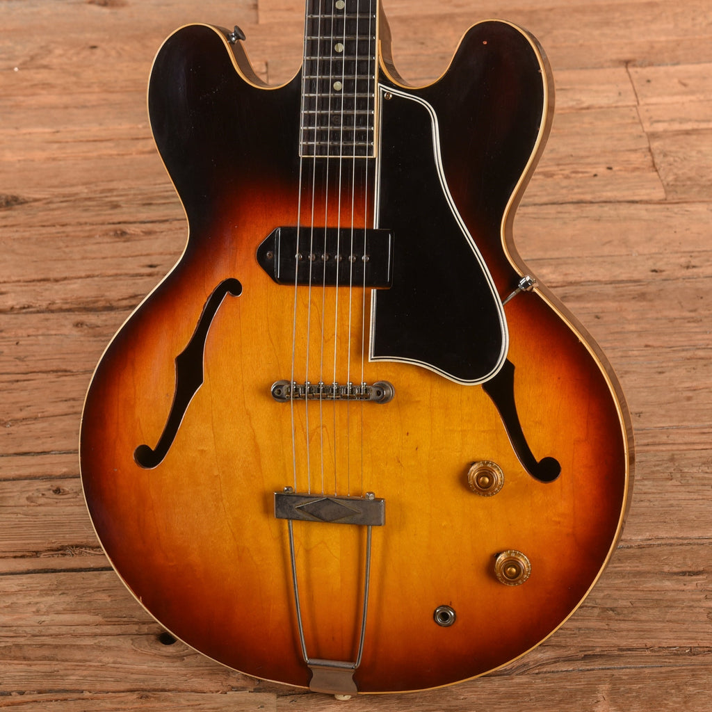 Gibson ES-330T Sunburst 1962 - Angle 2 | MUSICTONER
