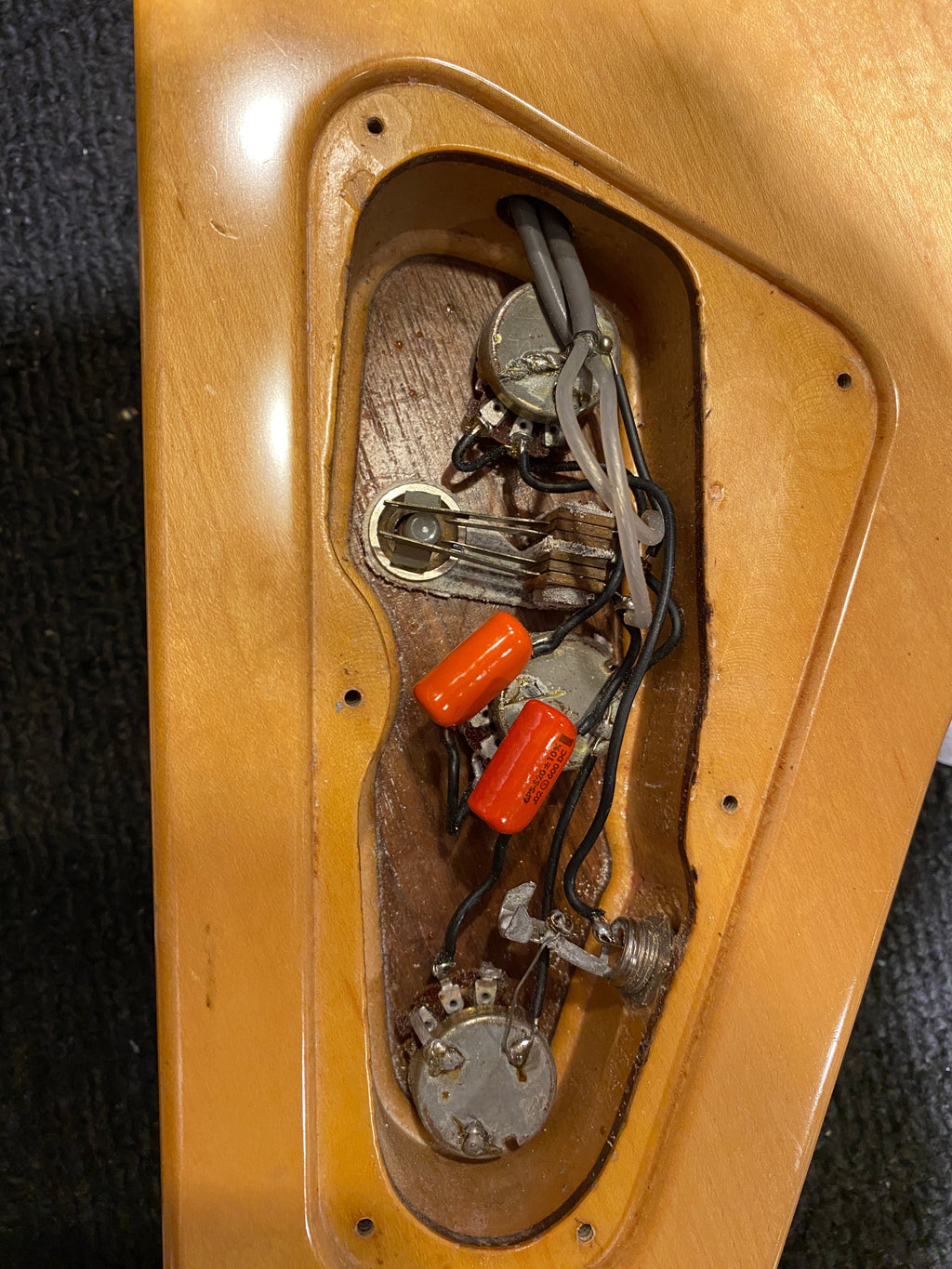 Gibson Flying V2 Natural 1980 - Joe Trohman - Angle 10 | MUSICTONER