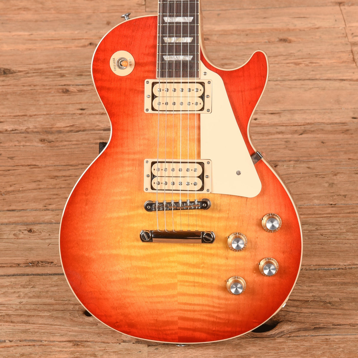 Gibson Les Paul Standard Double Trouble Sunburst 2025 - Angle 2 | MUSICTONER