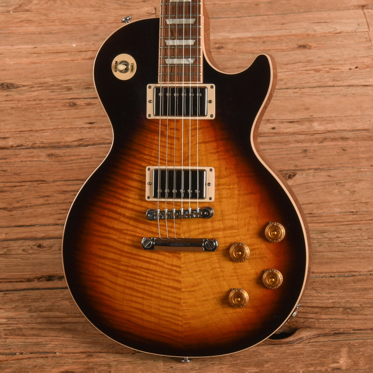 Gibson Les Paul Traditional Sunburst 2019 - Angle 2 | MUSICTONER