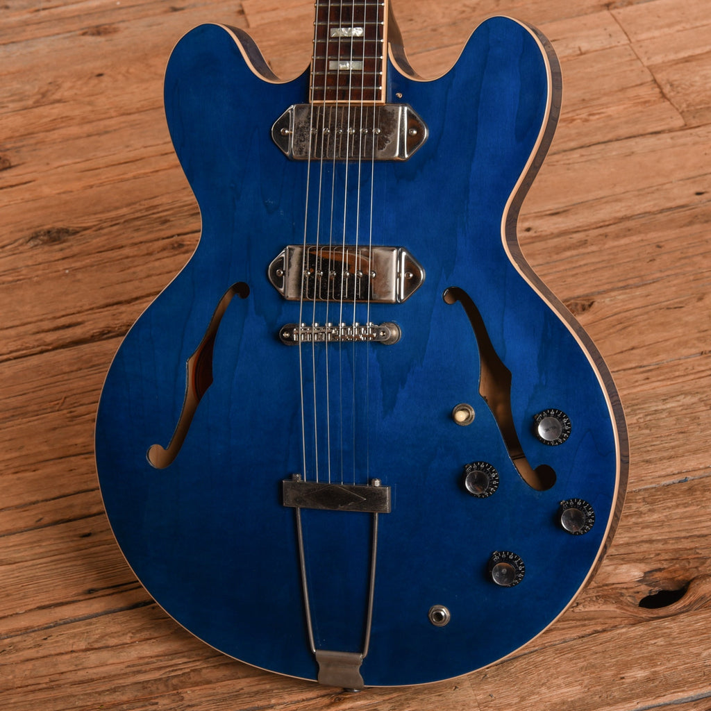 Gibson Custom ES-330L Beale St. Blue 2008 - Angle 2 | MUSICTONER