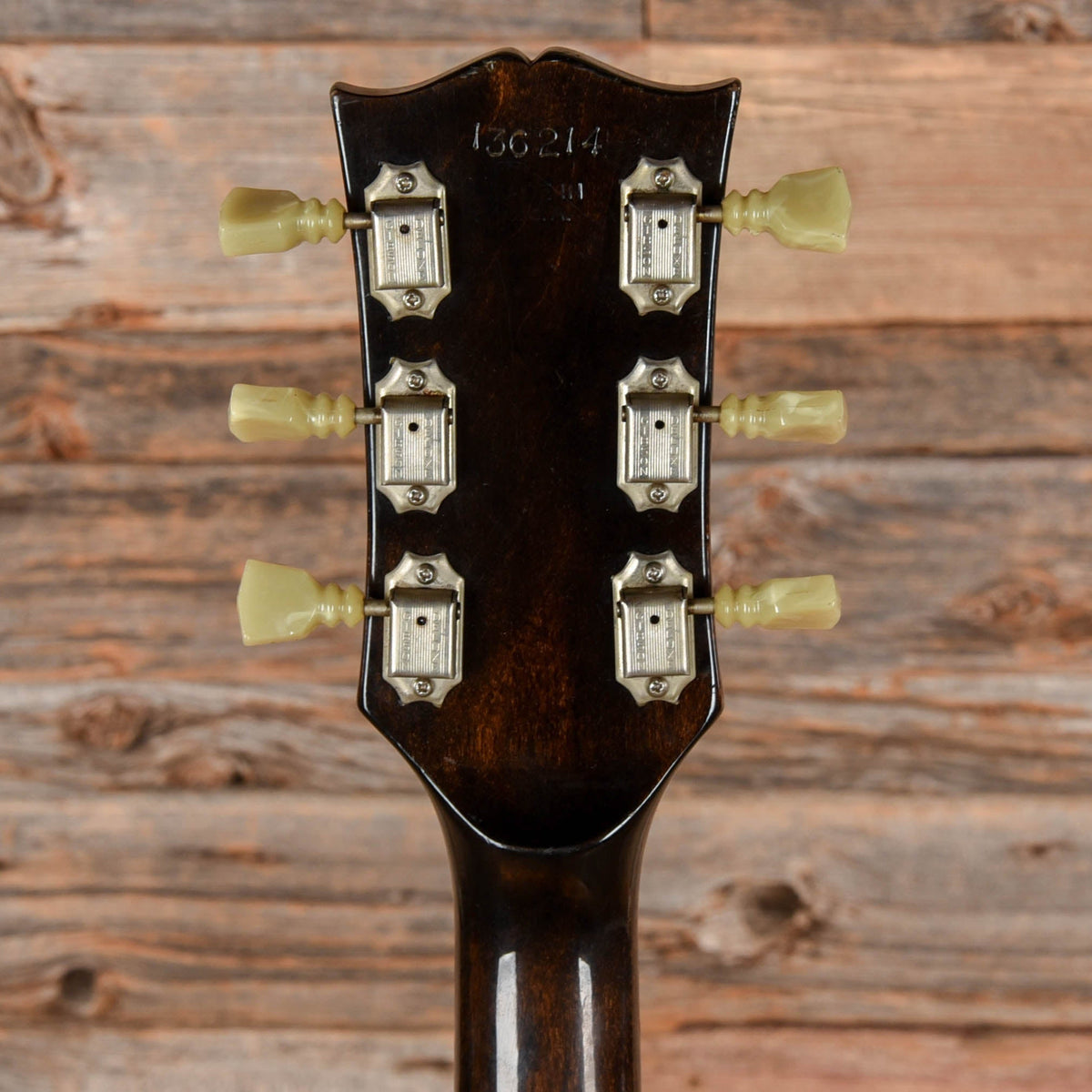 Gibson ES-325TD Walnut 1972 - Angle 7 | MUSICTONER