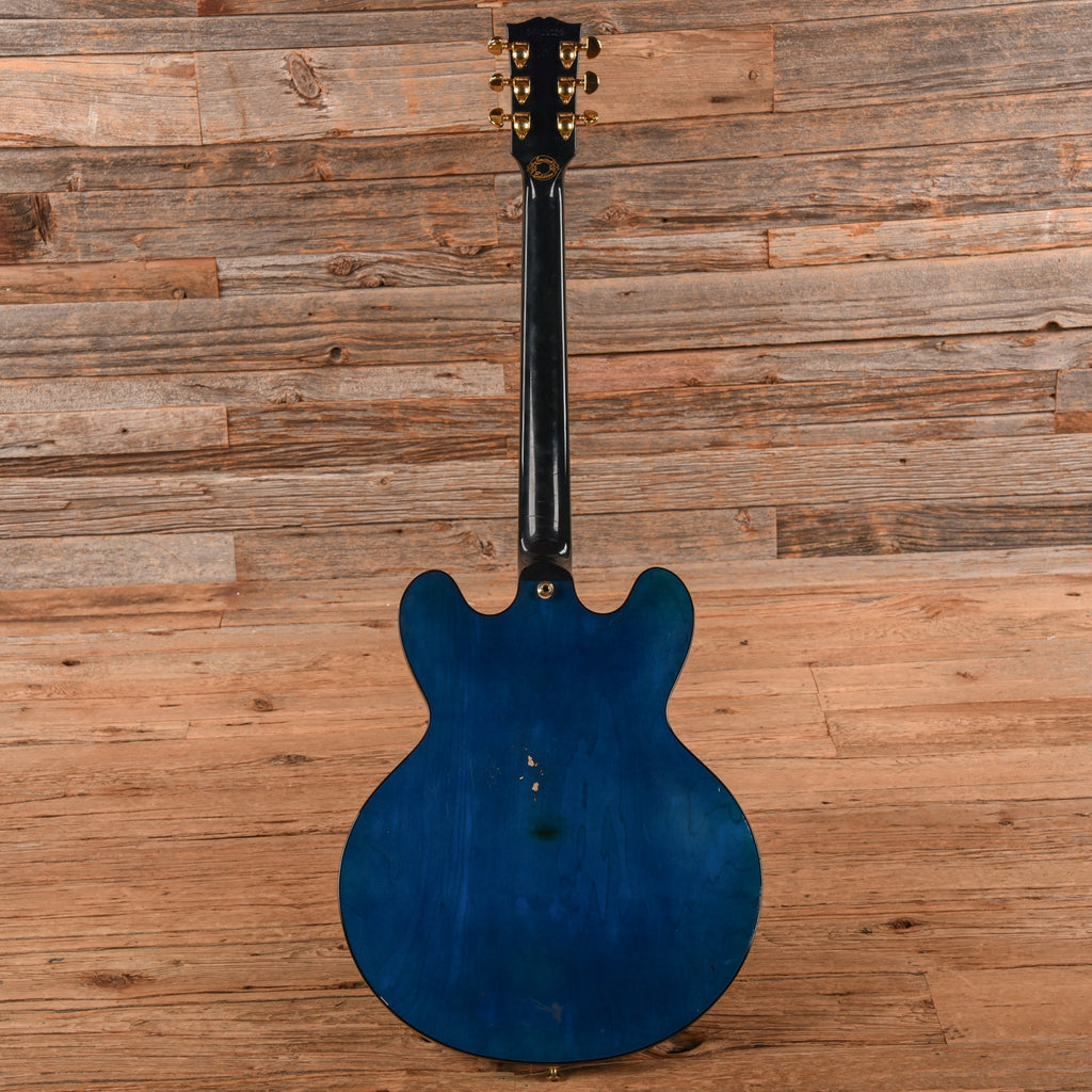 Gibson ES-335 Limited Edition Transparent Blue 1999 - Angle 5 | MUSICTONER