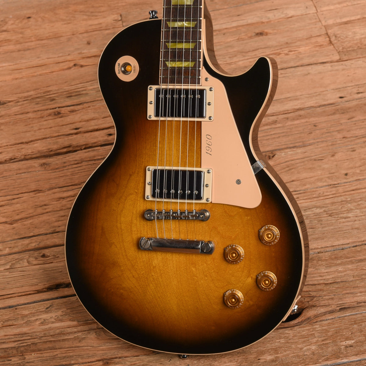 Gibson Les Paul Classic Sunburst 2001 - Angle 2 | MUSICTONER