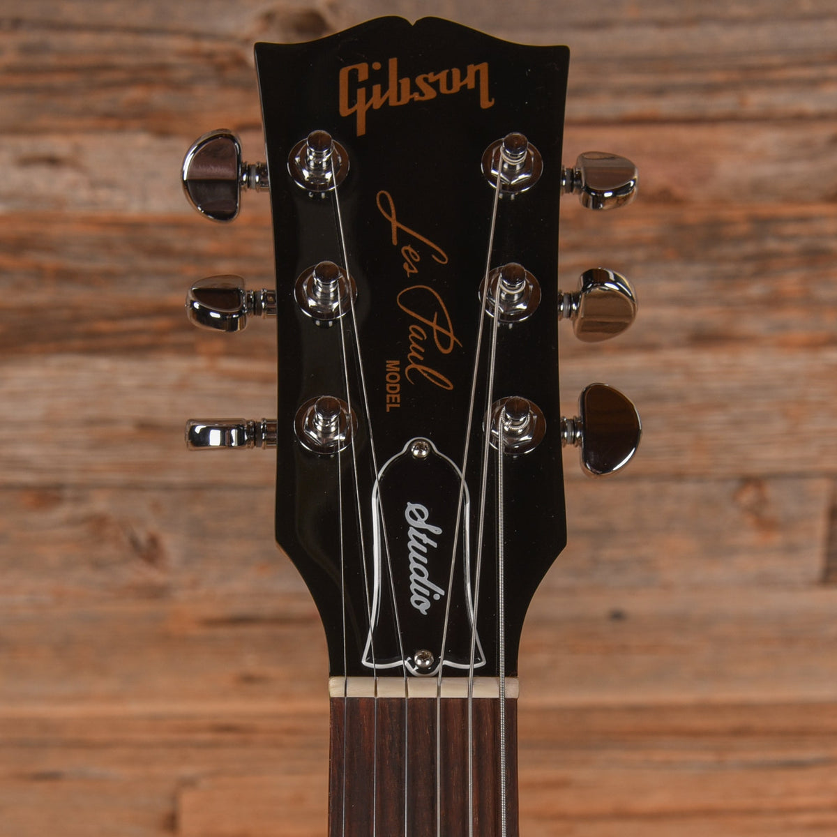 Gibson Les Paul Studio Ebony 2021 LEFTY - Angle 6 | MUSICTONER