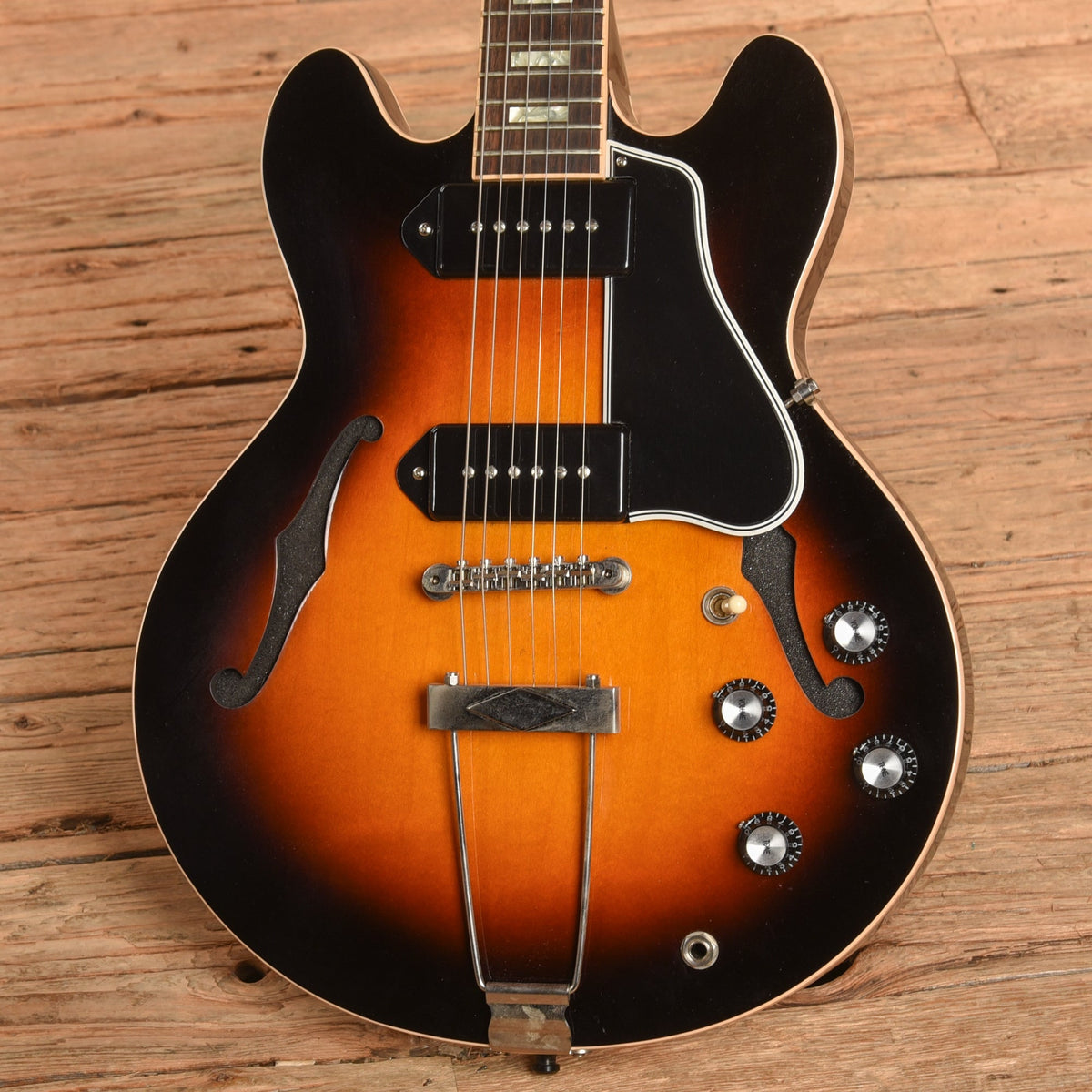 Gibson ES-390 Sunburst 2013 - John Oates - Angle 2 | MUSICTONER