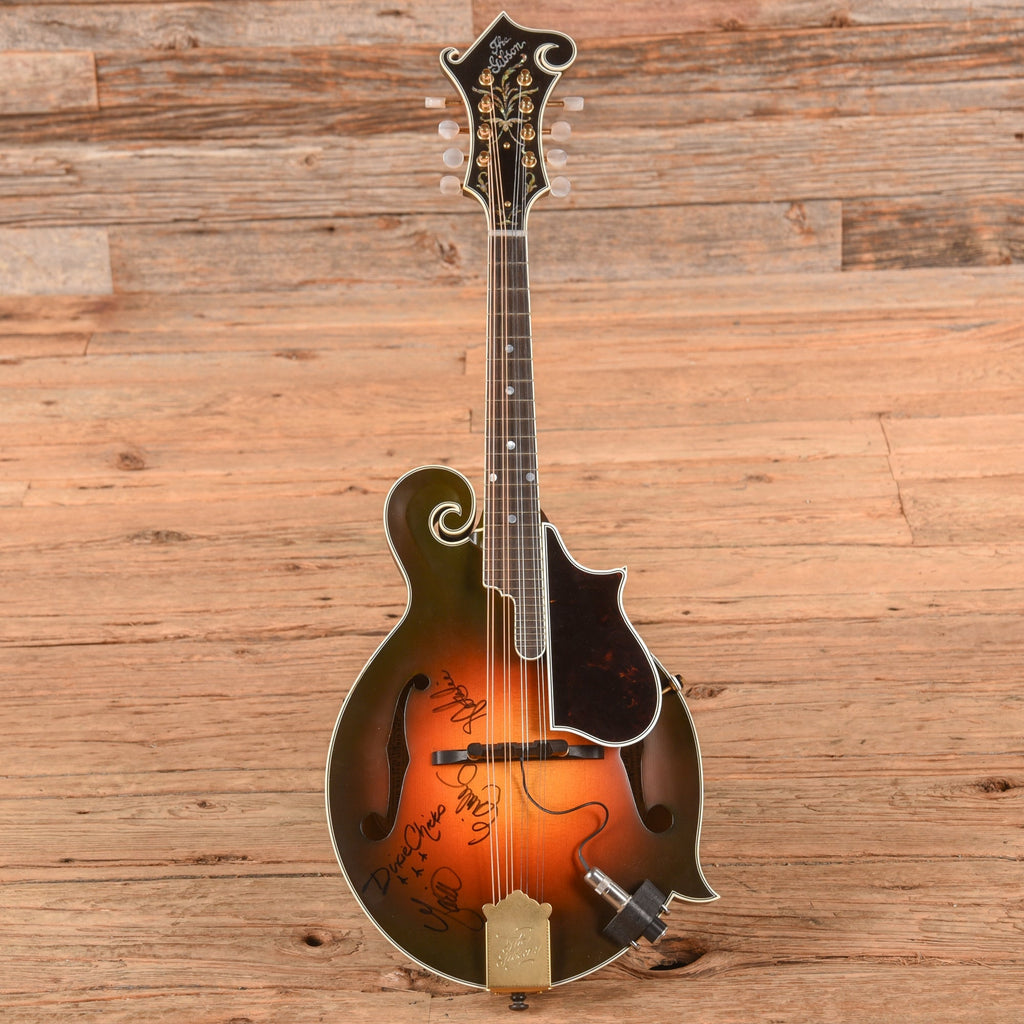 Gibson F5 Mandolin 2000s Signed by Dixie Chicks Sunburst 2000s - Zac Brown - Angle 4 | MUSICTONER