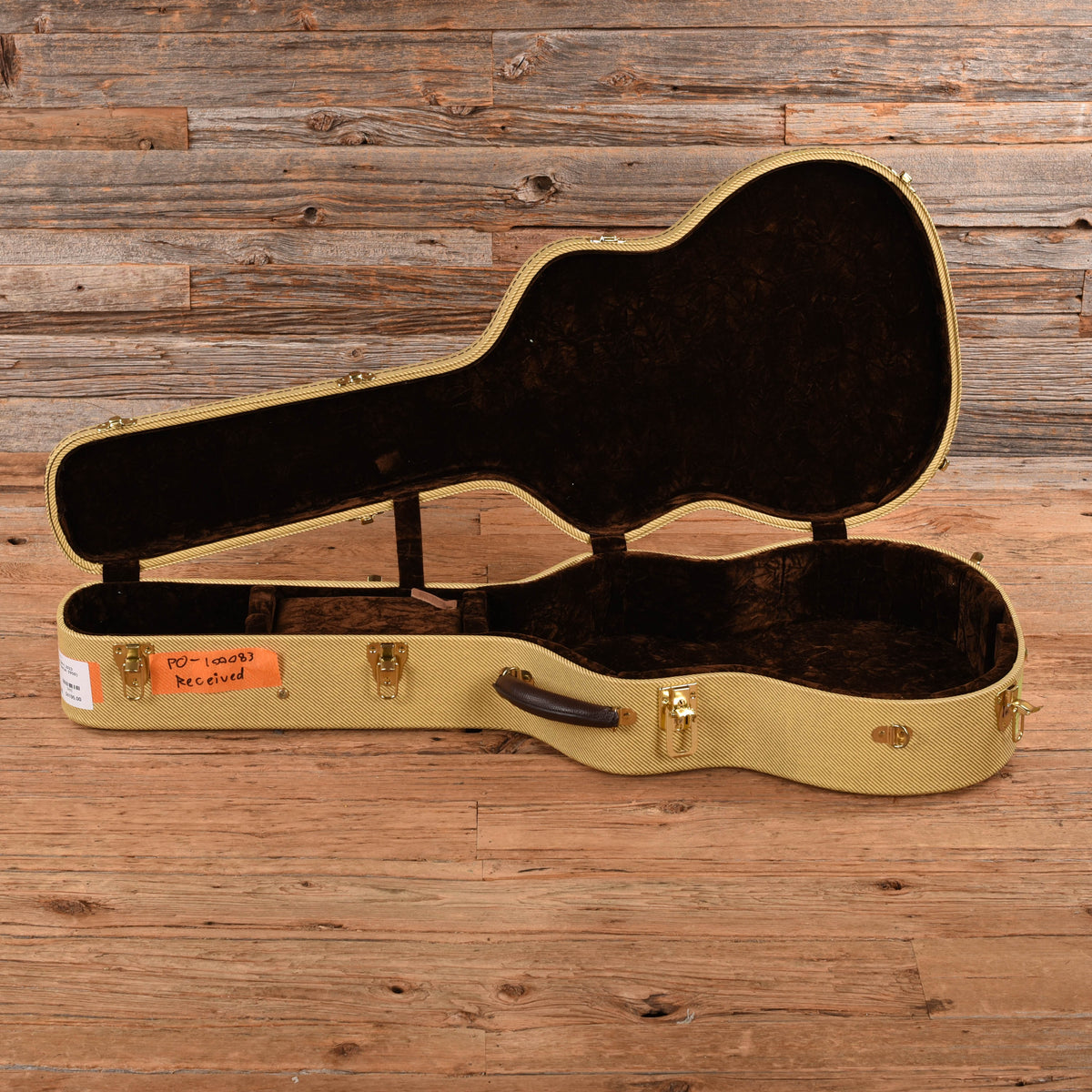 Huss & Dalton OM-C Natural 2023 - Angle 8 | MUSICTONER